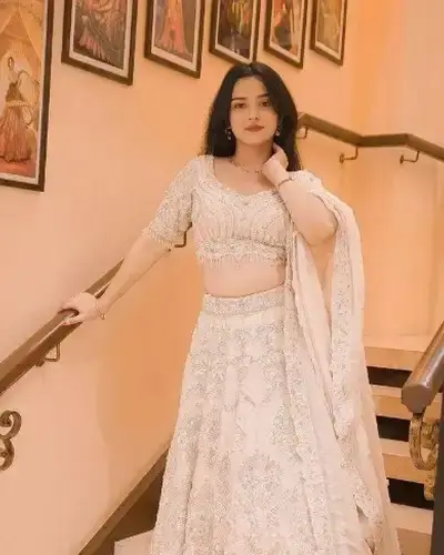 Escort Gandevi